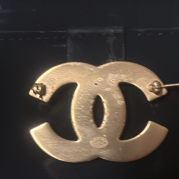 Chanel Brooch hardly worn  authentic only from the Chanel boutique SoHo NYC - Picture 2 of 5